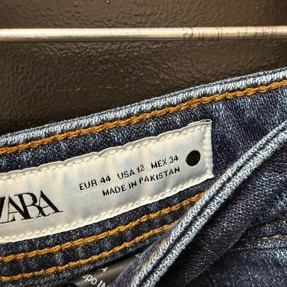 ZARA Boyfriend Fit Distressed Ankle Jeans Size 12 - Picture 2 of 3